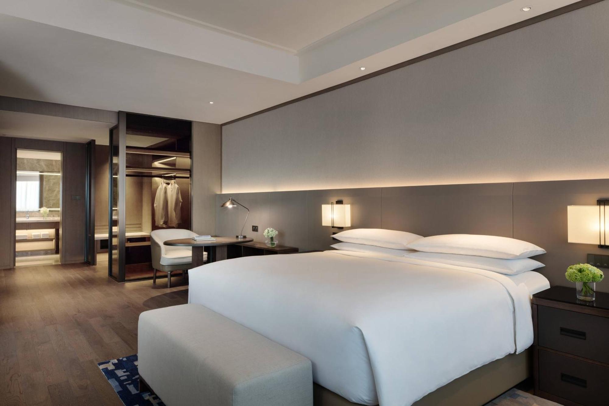 Shanghai Marriott Hotel Pudong East - Only A 30 Minute Drive From Disney Экстерьер фото