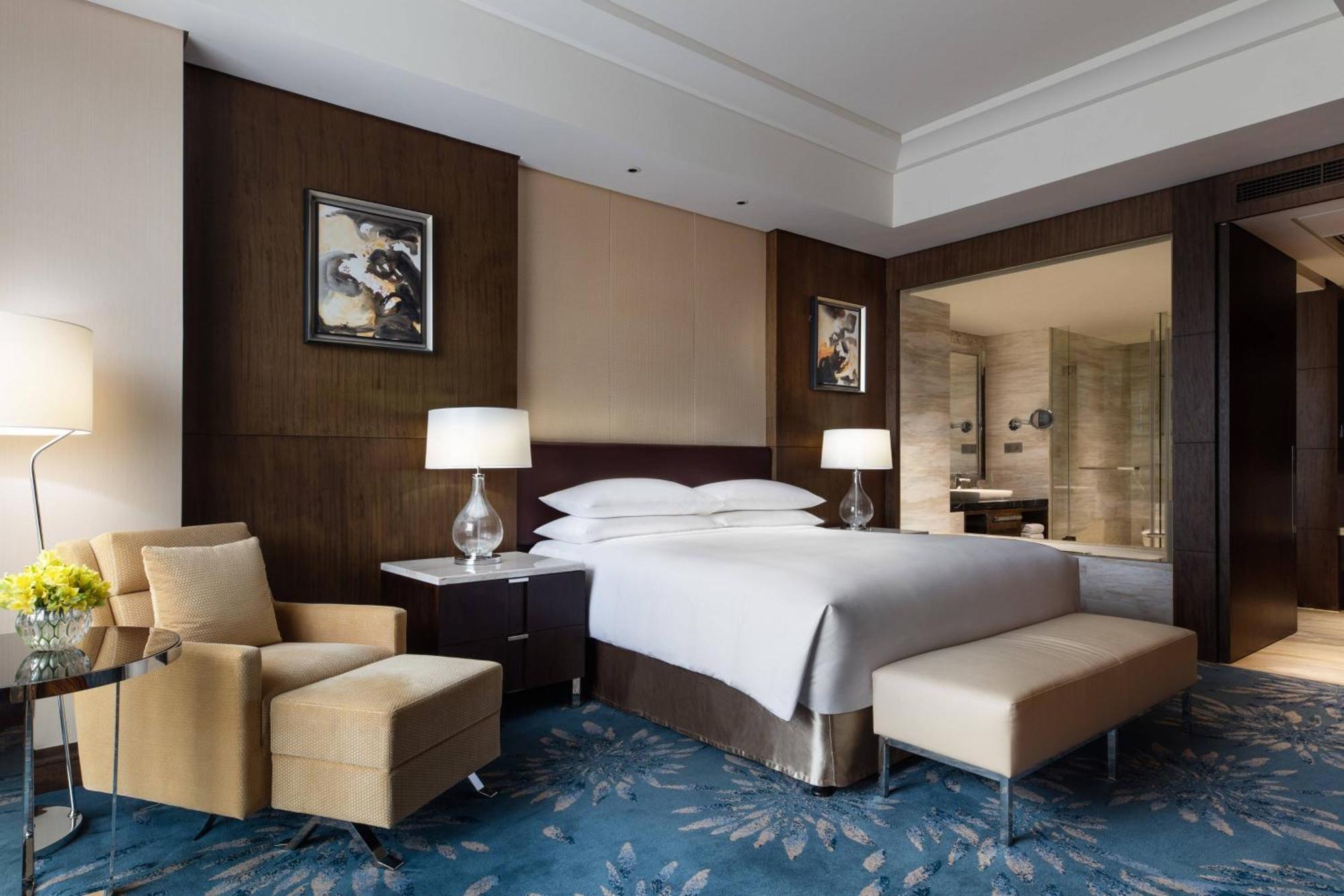 Shanghai Marriott Hotel Pudong East - Only A 30 Minute Drive From Disney Экстерьер фото